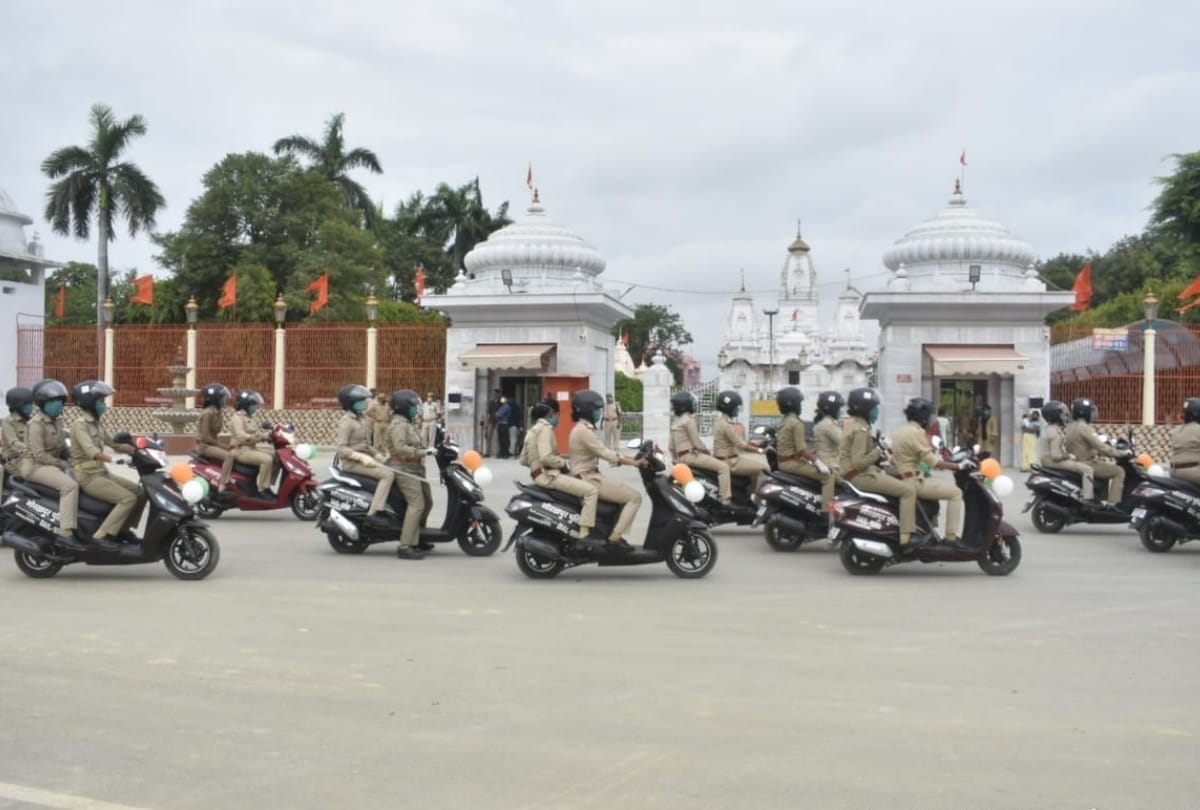 Women police get 100 scooters for patrolling in Gorakhpur