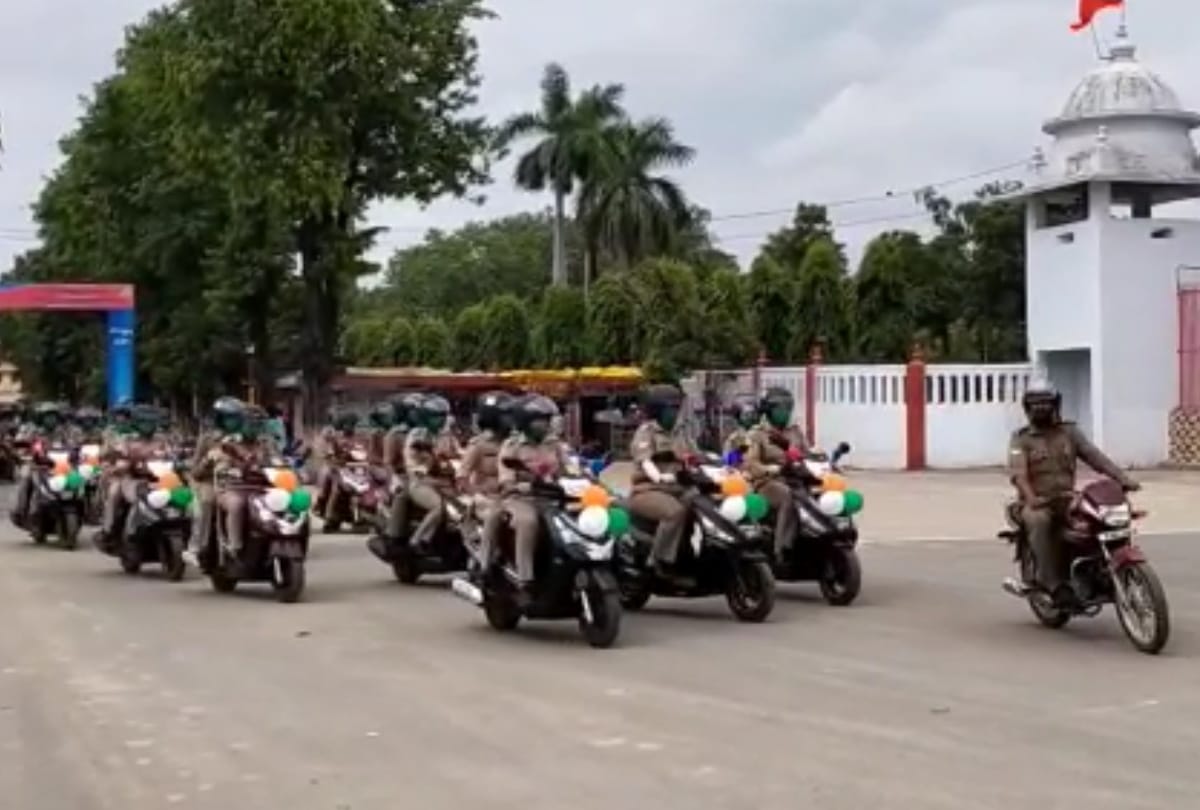 Women police get 100 scooters for patrolling in Gorakhpur