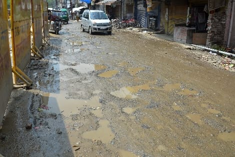 Chaupula Flyover: Seeing the condition of the roads, surprised Sehgal said .. do work on the bridge even at night