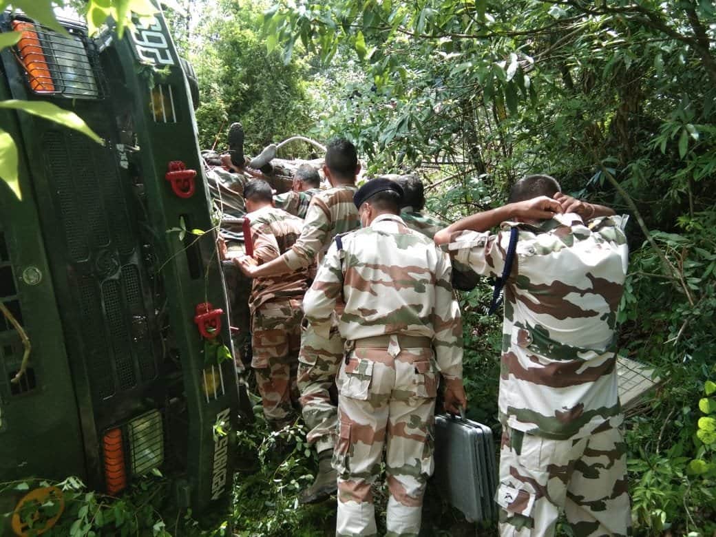 Army Truck Fell into ditch on Auli Road in Uttarakhand, Trainee ITBP Soldiers done Rescue of Injured jawans, Photos
