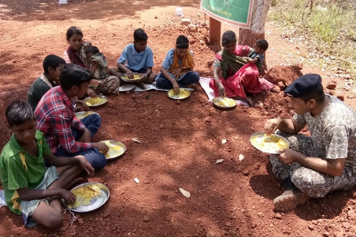 ITBP soldiers partied with tribal people in naxal affected area in Chhattisgarh