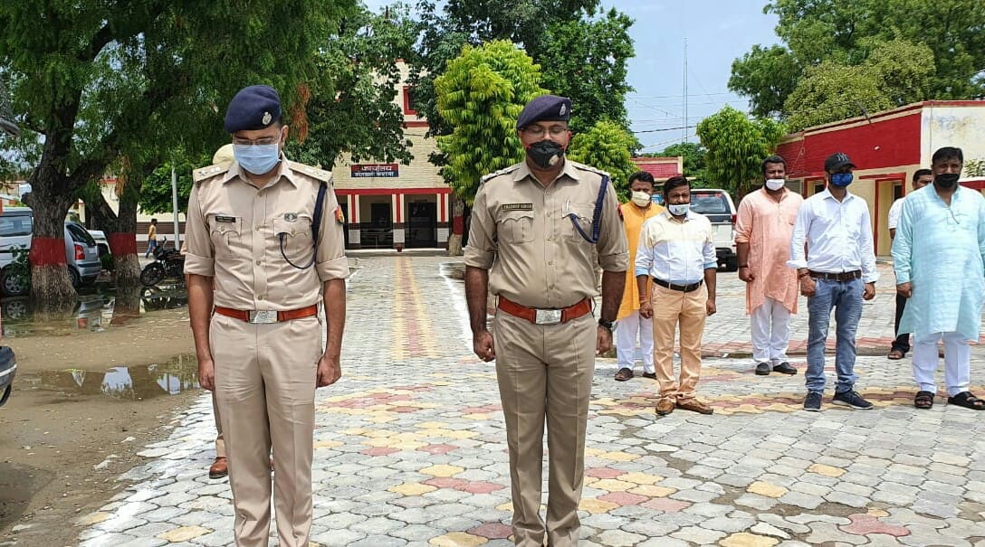 Tribute paid to martyred policemen in Kanpur