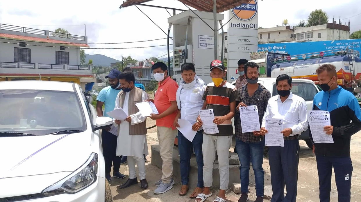 Congress demonstrated in petrol pumps