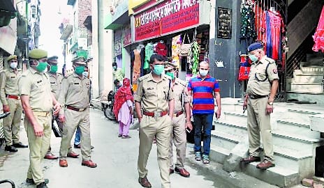 Picket 25 meters away from home, but police disappeared all night
