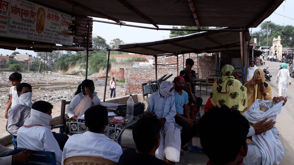 Hathras: Police picked up a young man from the lawyer's seat in the court complex