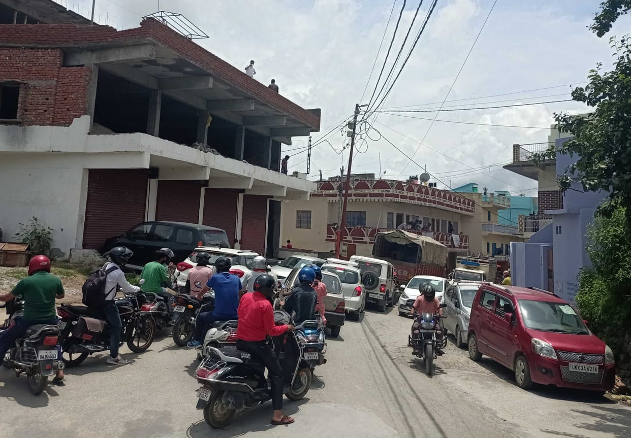 Vehicles jammed in Champawat district