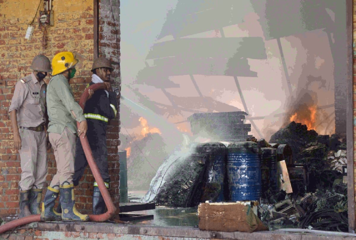 Ghaziabad Modinagar fire accident in illegal factory even deadbodies could not be identified as male or female