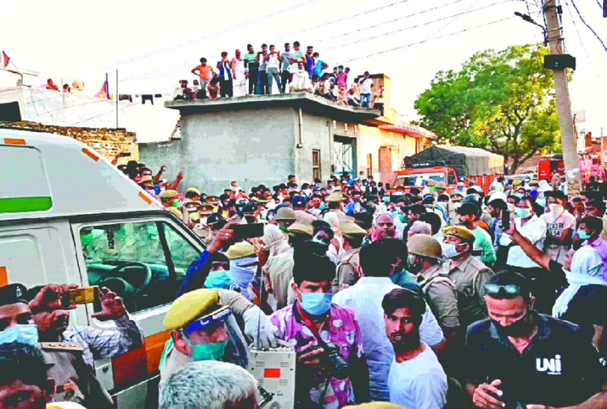 Modinagar fire accident locals expresses against police as they believe their involvement in factory operation