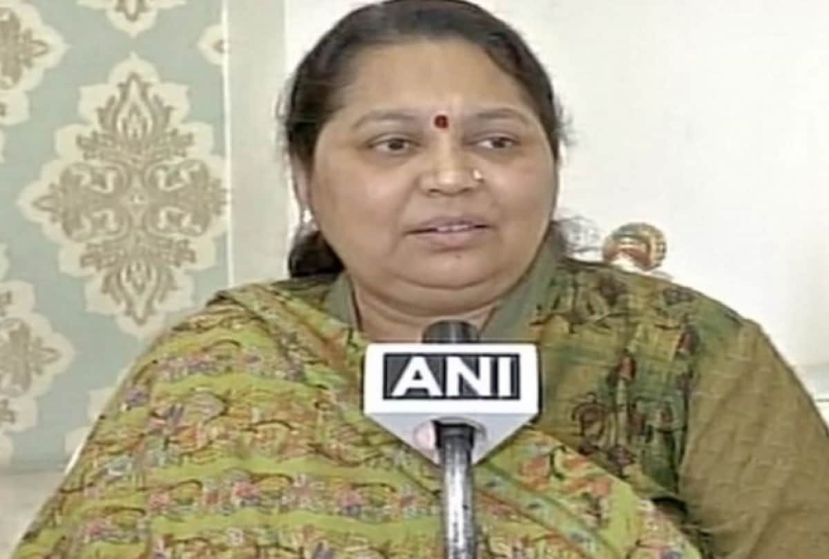 Mulayam Singh Yadav wife Sadhna Gupta admitted in Medanta hospital