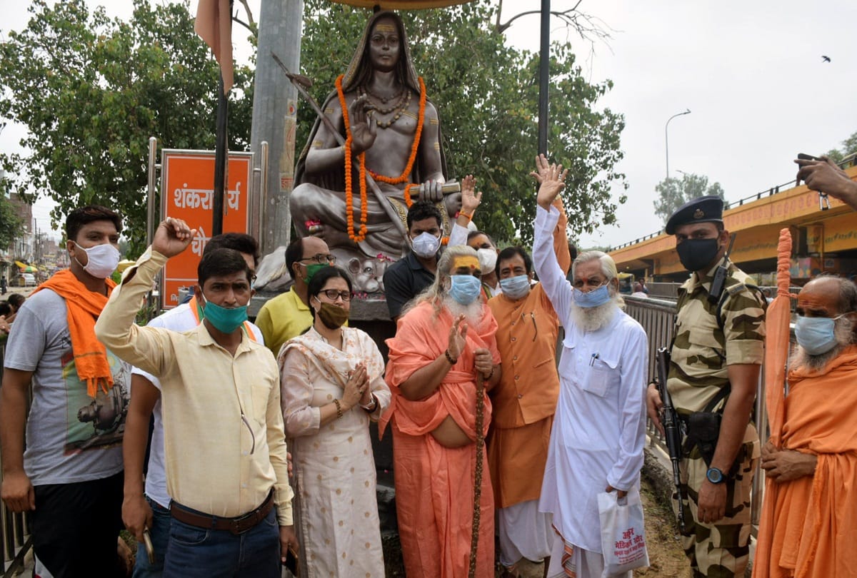 Guru Poornima: Devotees attended by making distance in Guru courts