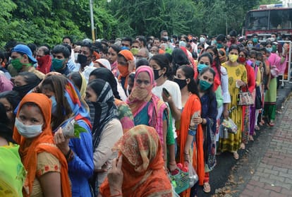 Mankameshwar Road gate closed again, thousands of devotees return