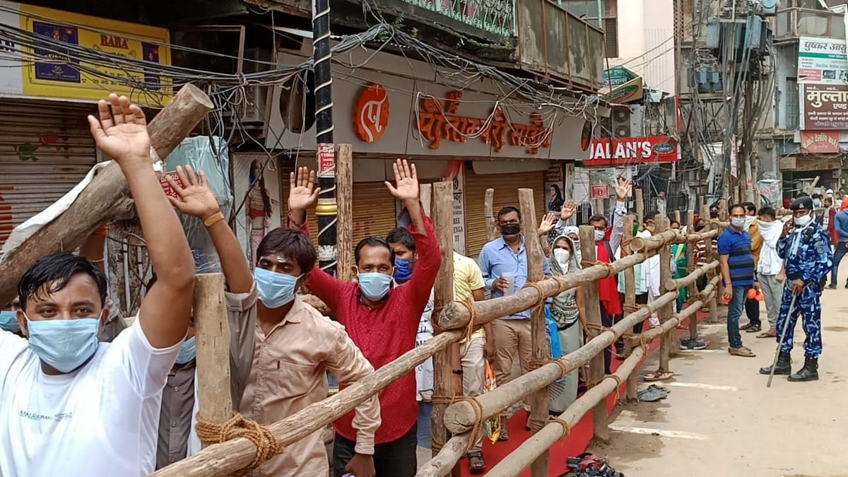 Sawan 2020 first monday devotees visit worship Kashi Vishwanath temple many temple closes and silinced in varanasi