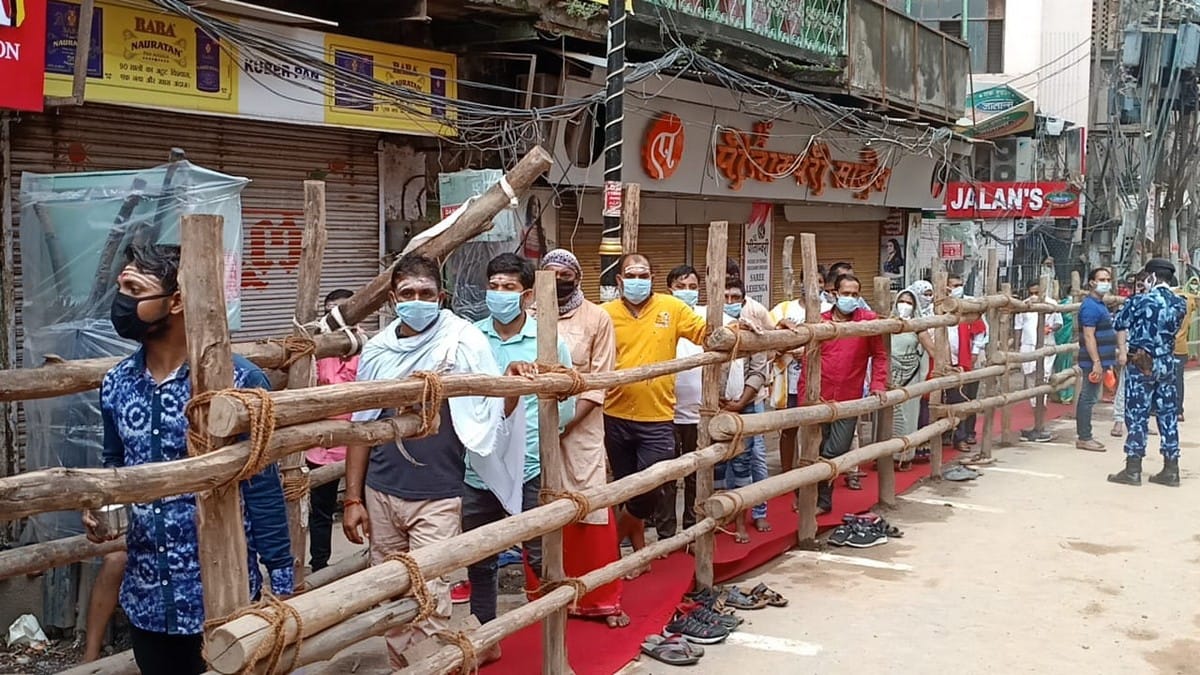 savan 2020 first monday devotees visit worship Kashi Vishwanath temple in varanasi