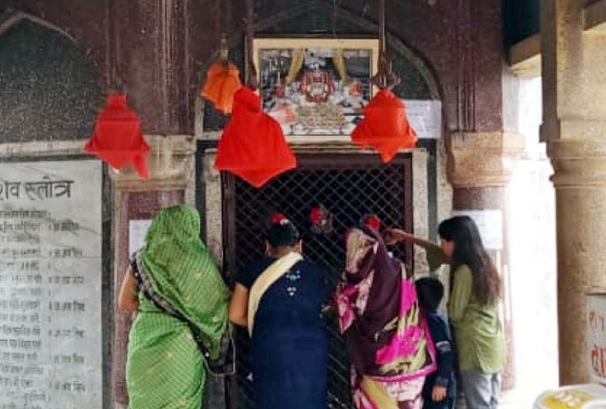 sawan 2020 devotees make socail distance during jal bhishek of lord shiv in kasganj