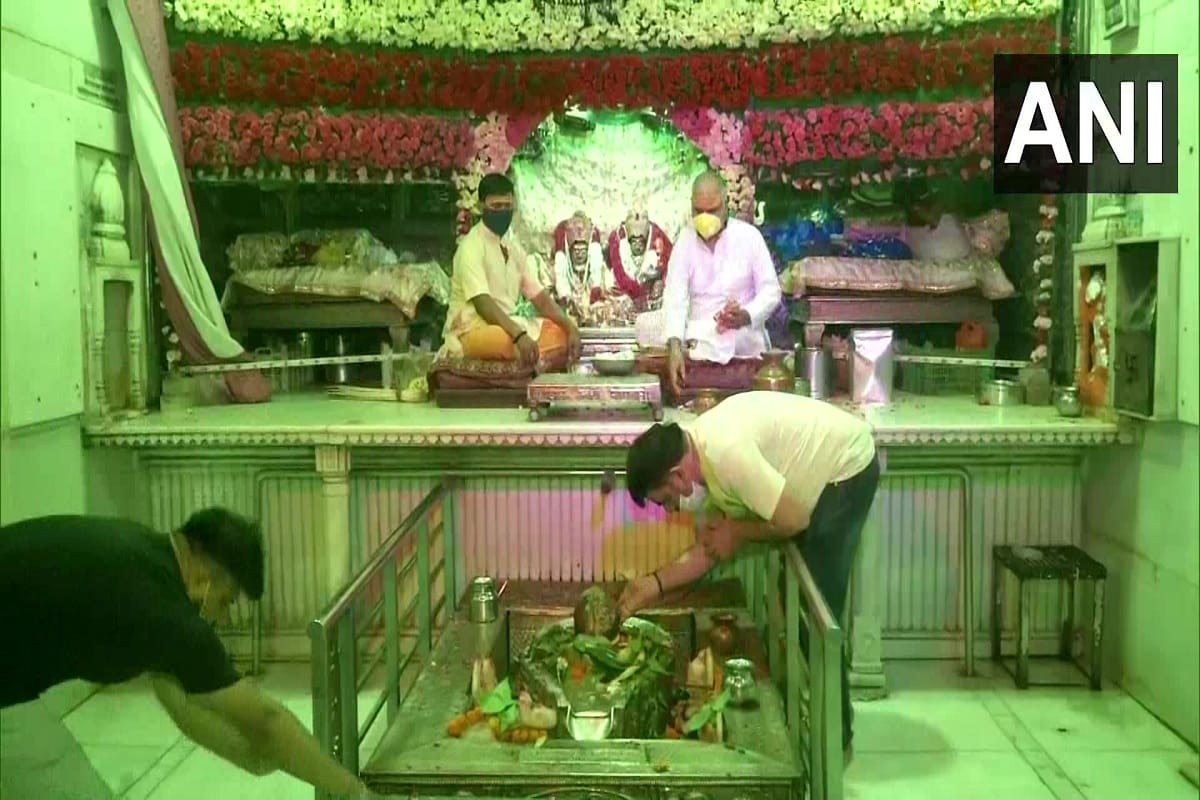 Sawan Somwar 2020: First Monday of Sawan Month, Crowds gathered in temples in Delhi Ujjain Varanasi across the country