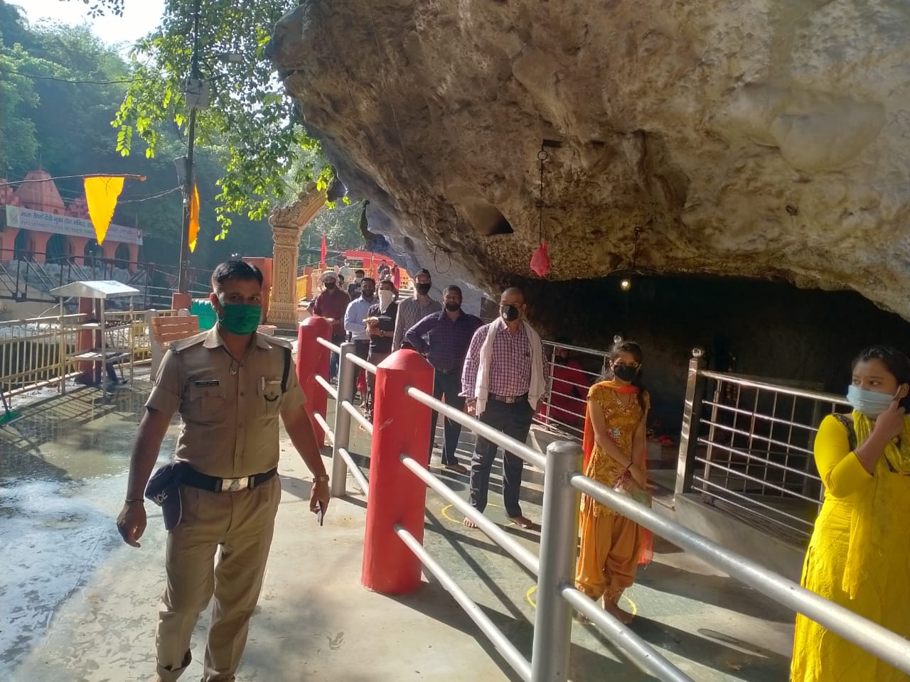 Sawan 2020: first monday Today devotee does puja in social distancing