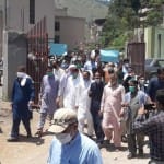 पीओके में प्रदर्शन करते लोग