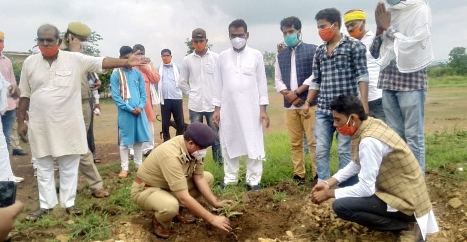 mla and DIG take plantation programe in chitrakoot