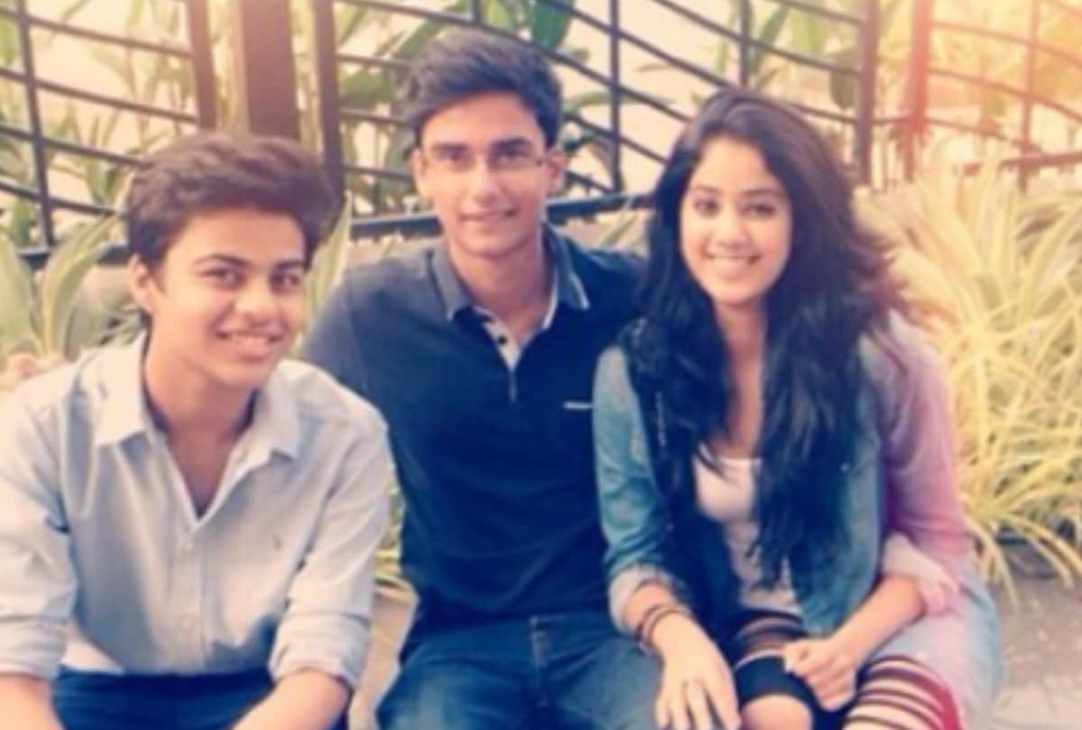 Janhvi Kapoor throwback photo with her friends