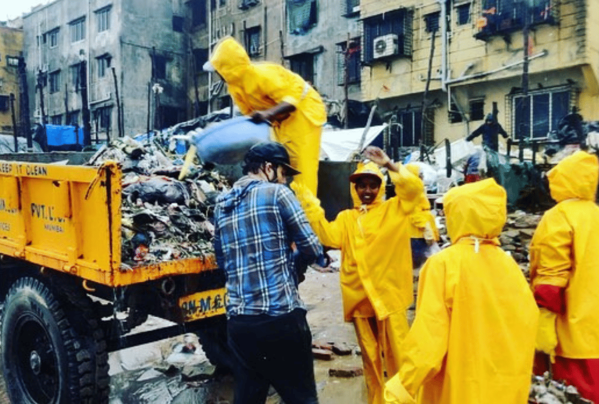 Randeep Hooda steps out to clean Versova Beach amid Covid-19 pandemic
