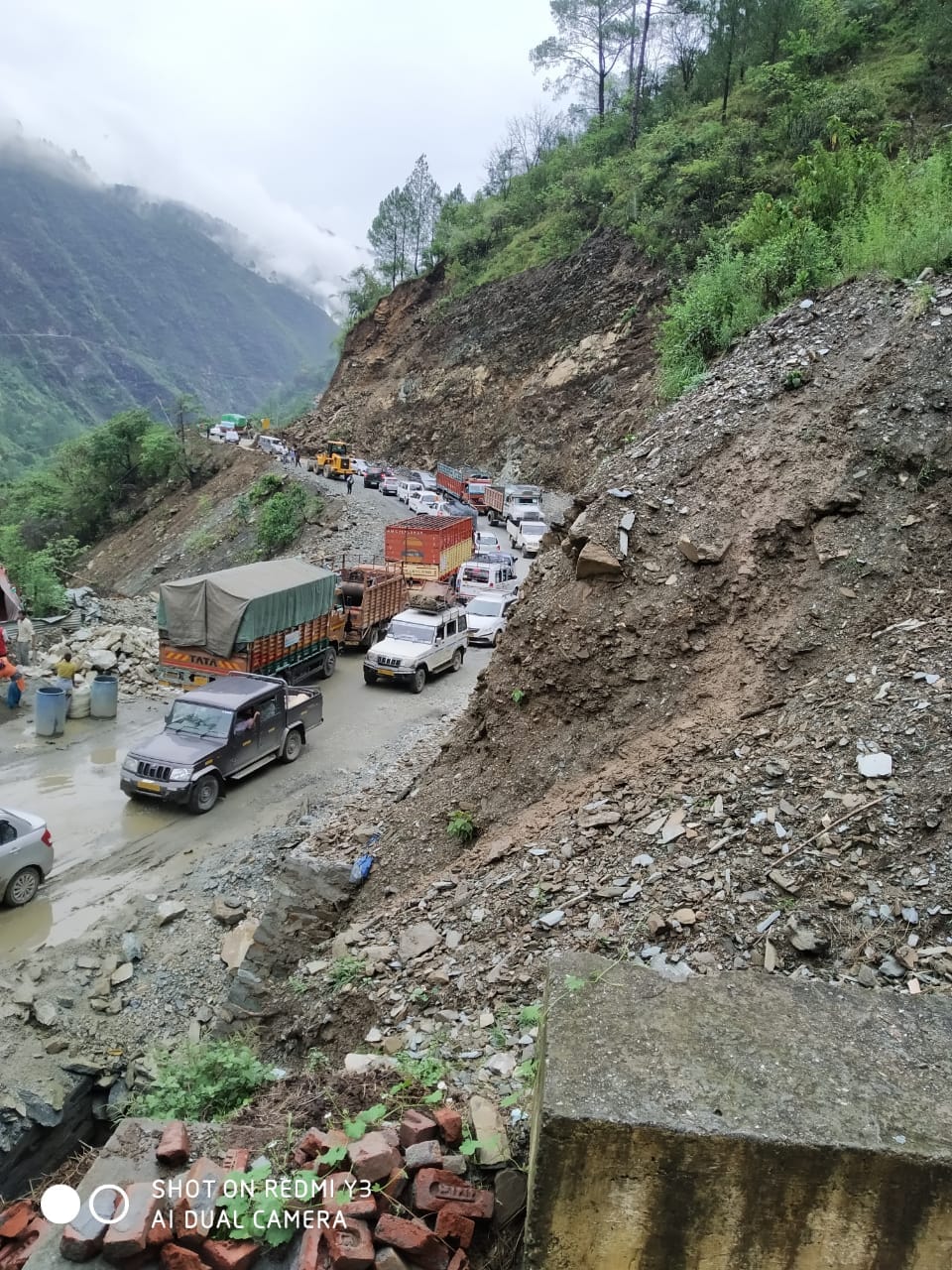 Chardham Yatra 2020 : debris on badrinath highway due to rain, yamunotri highway remain closed