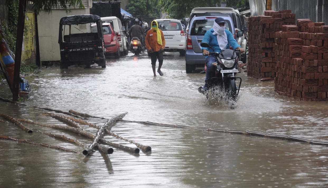 clouds rained for the first time in the monsoon waterlogging in the streets and road