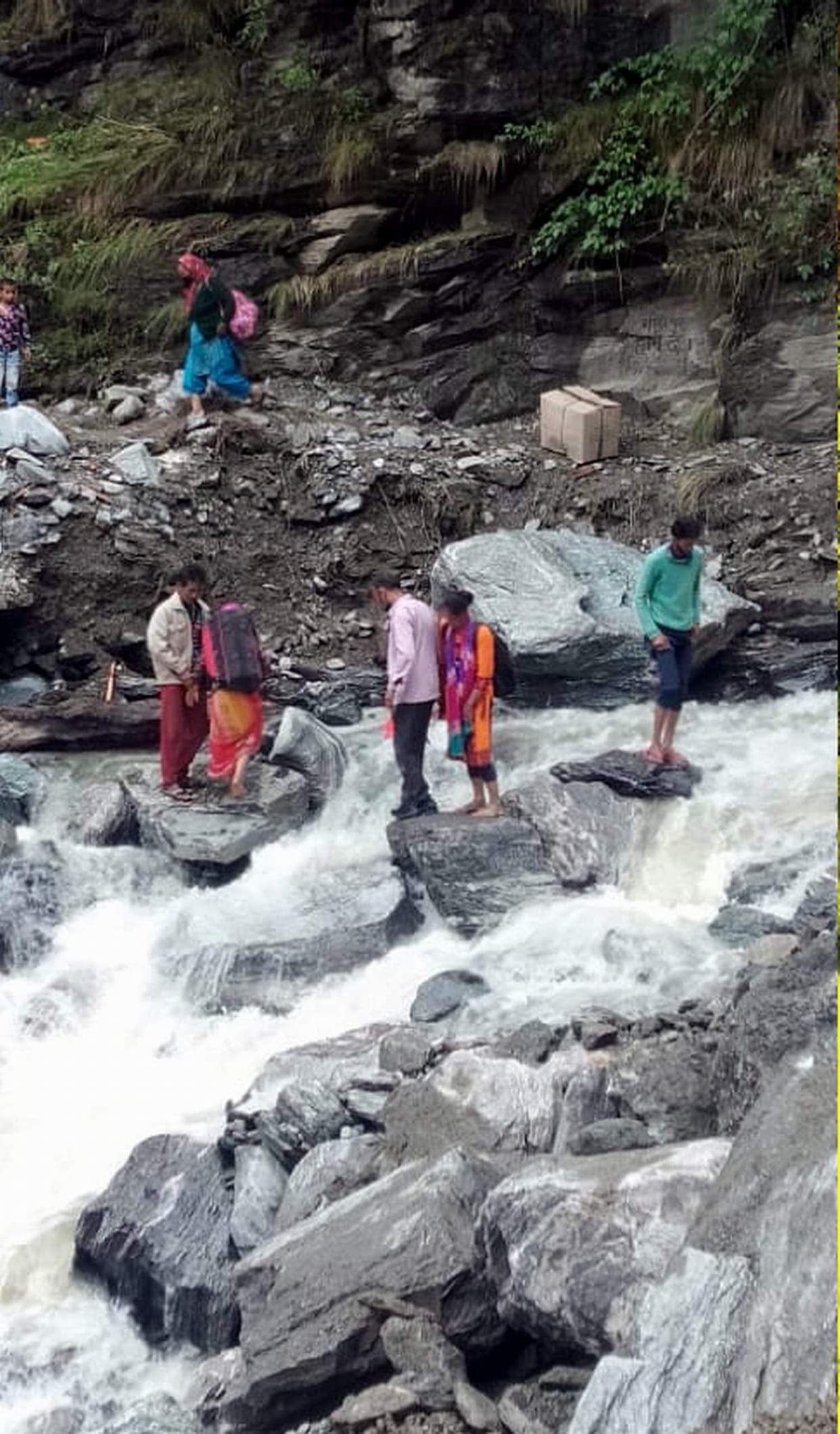 Landslide disrupts Gangotri highway hours