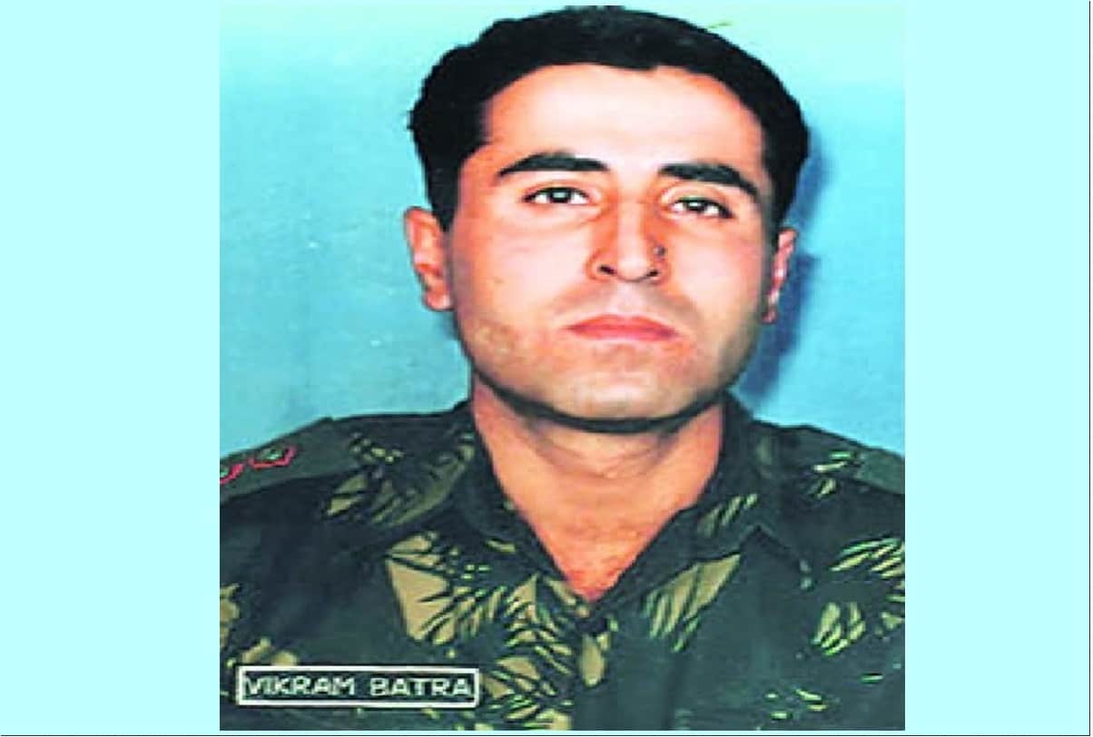 vikram batra kargil hero, When Pakistani intruder said give us Madhuri Dixit, Vikram Batra gave this answer