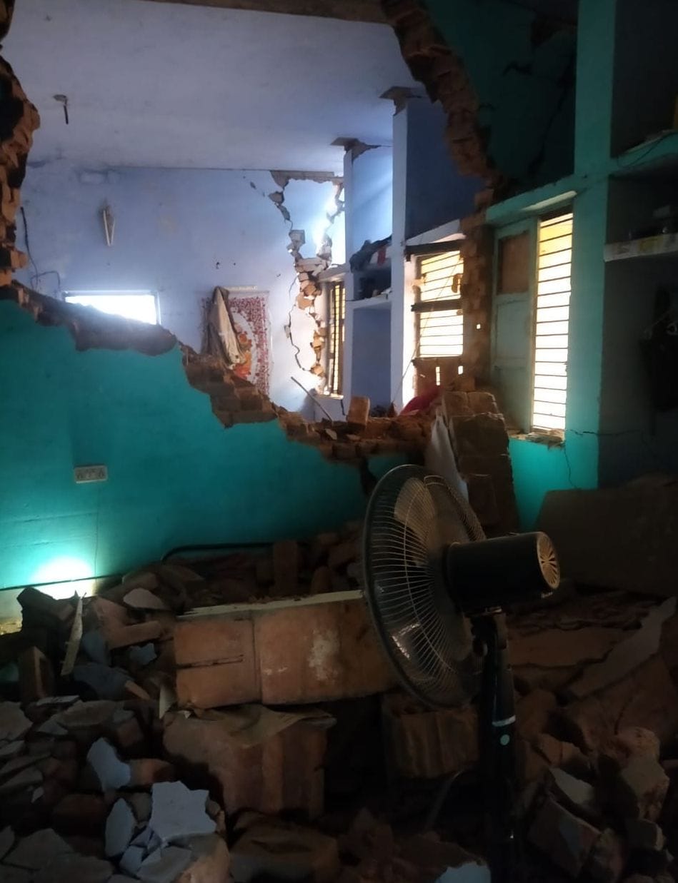 cylinder blast in police quarter, 2 cop injured
