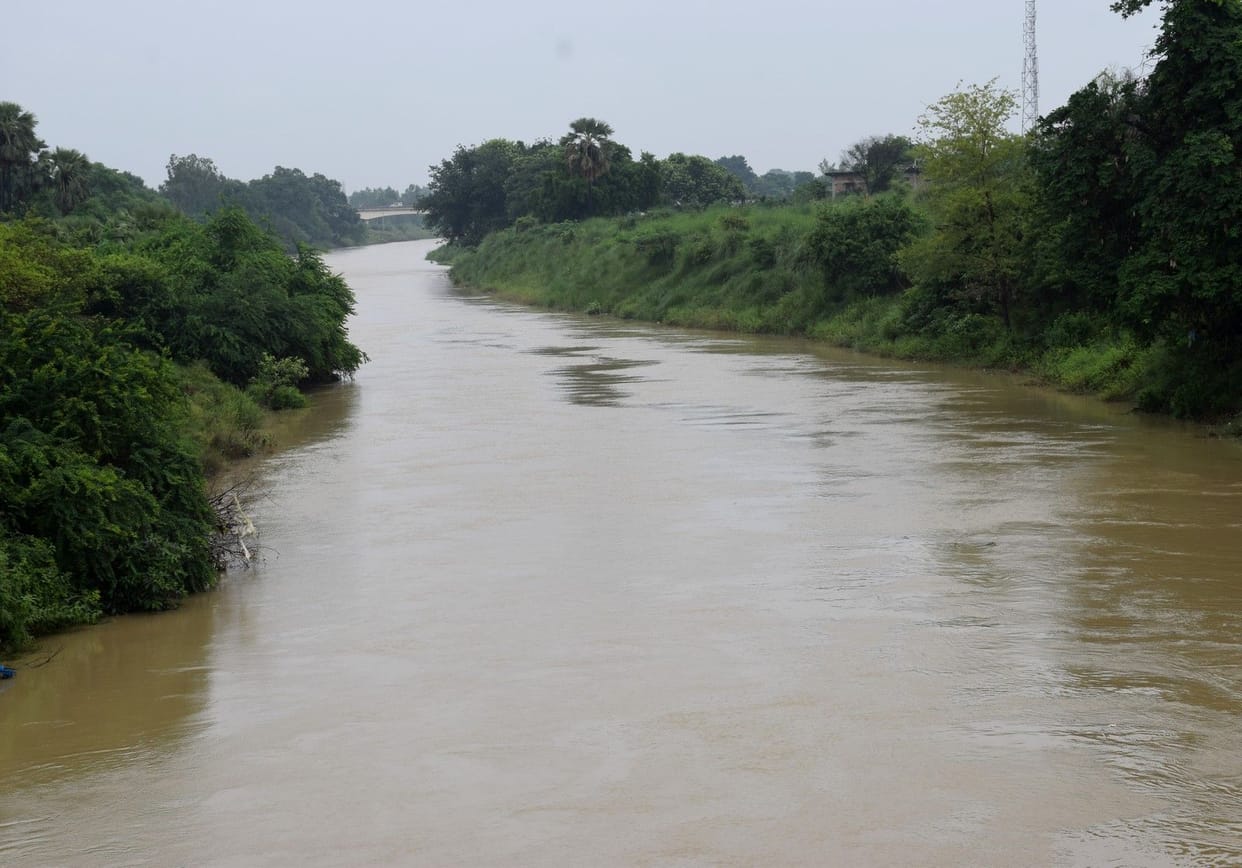 Ghaghra's water level is increasing at a speed of two cm per hour in Azamgarh