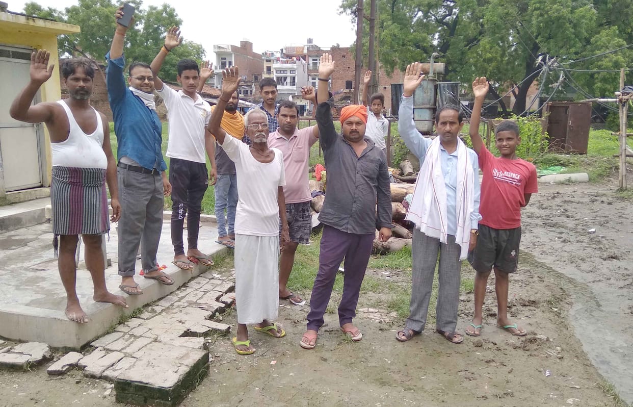 Protesters accused of arbitrariness by demonstrating against the electricity department