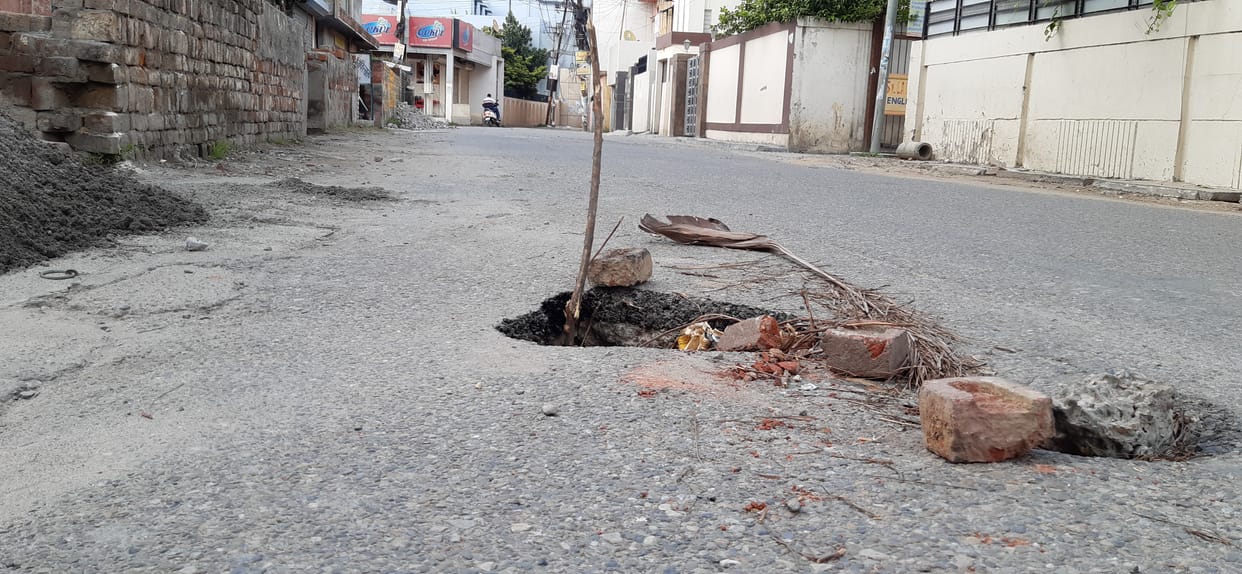 Hollow road, accident can happen anytime