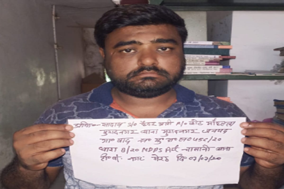 Police has arrested to three accused with hemp and mobile loot case revealed at Meerut