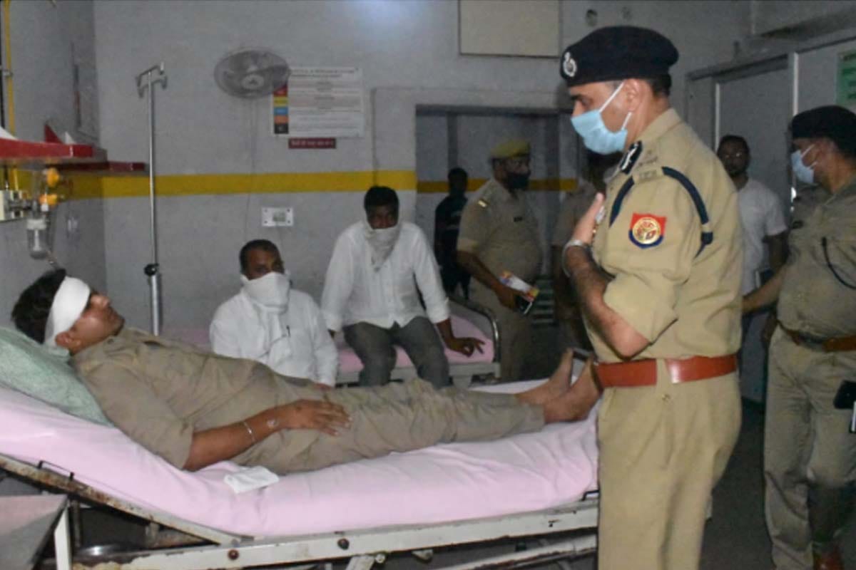 Drunk car driver tried to crush policemen, constable and constable injured