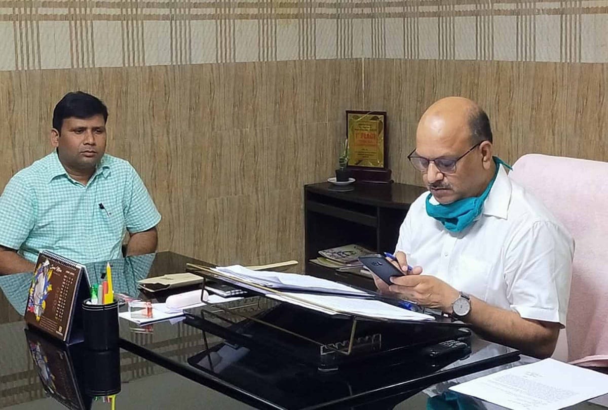 Secretary Basic Education Council Pratap Singh reached office, work started