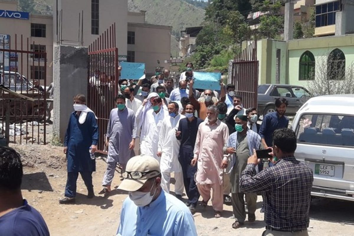 Pakistan News anti china protest have been taking place in muzaffarabad against illegal construction of dams in POK