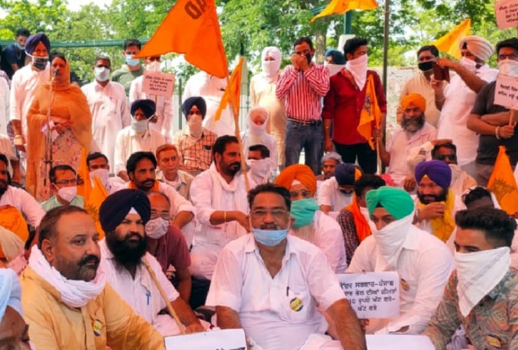 Akali Dal protests across Punjab over diesel-petrol prices
