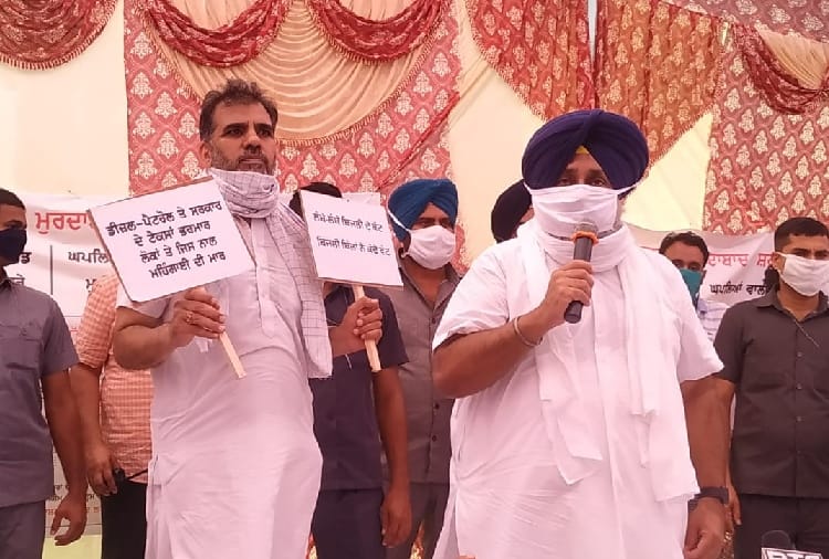SAD rally over petrol and diesel prices at Zirakpur