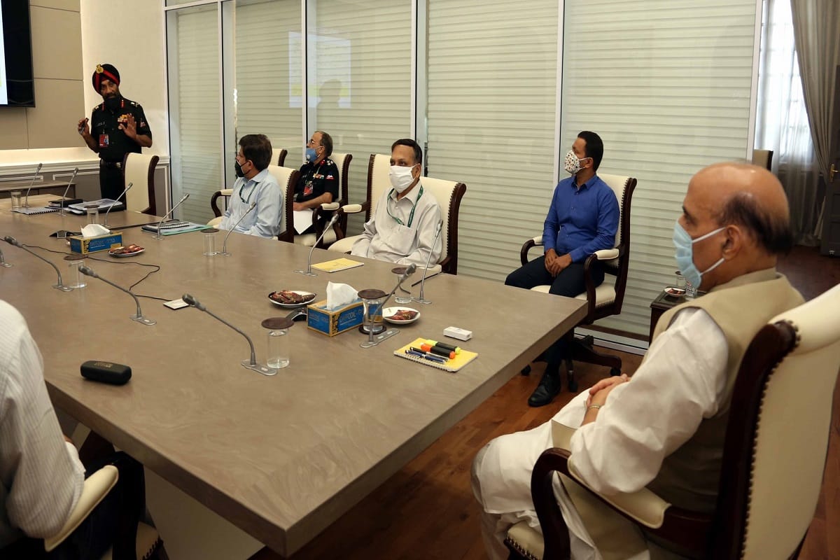 Defense Minister Rajnath Singh meeting with BRO officials, information given on road construction projects along the border