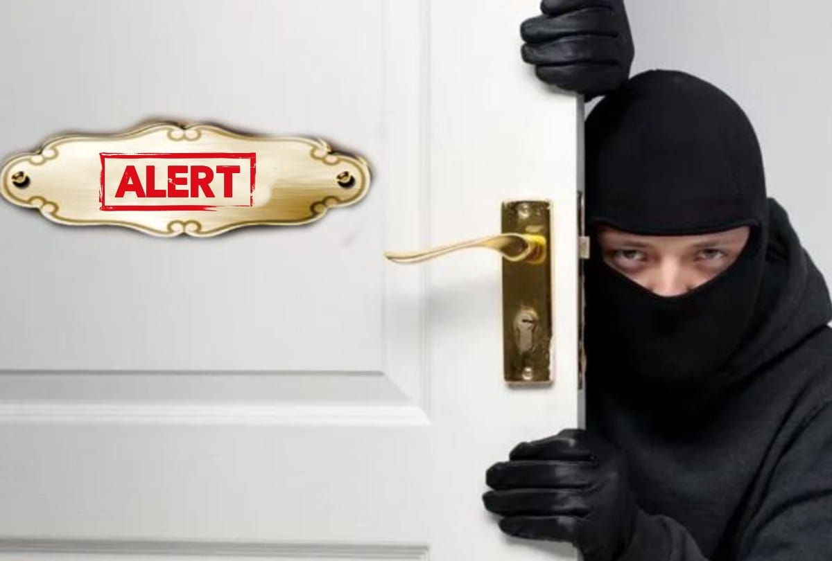 theft in jewelery shop in Gorakhpur