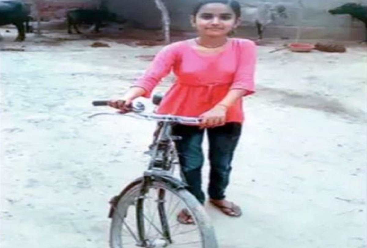 15 year old girl go school with cycle 24 km daily score 98.5 percent marks in high school