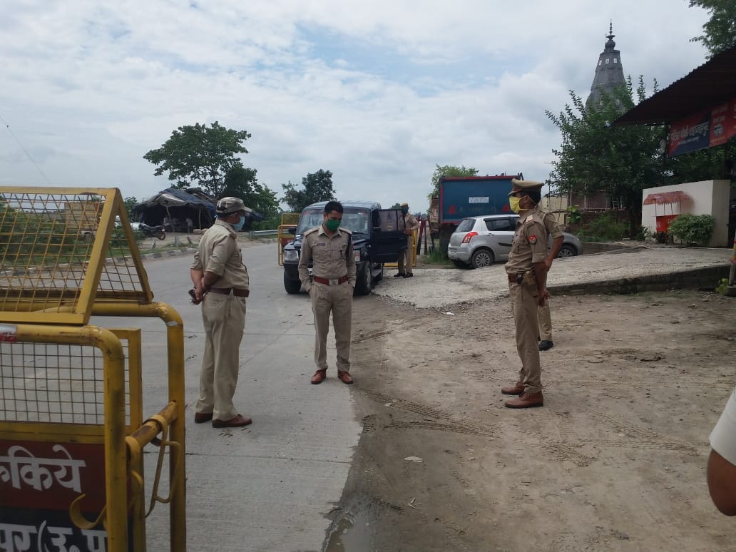 Checking campaign conducted on Haryana border in search of Vikas Dubey