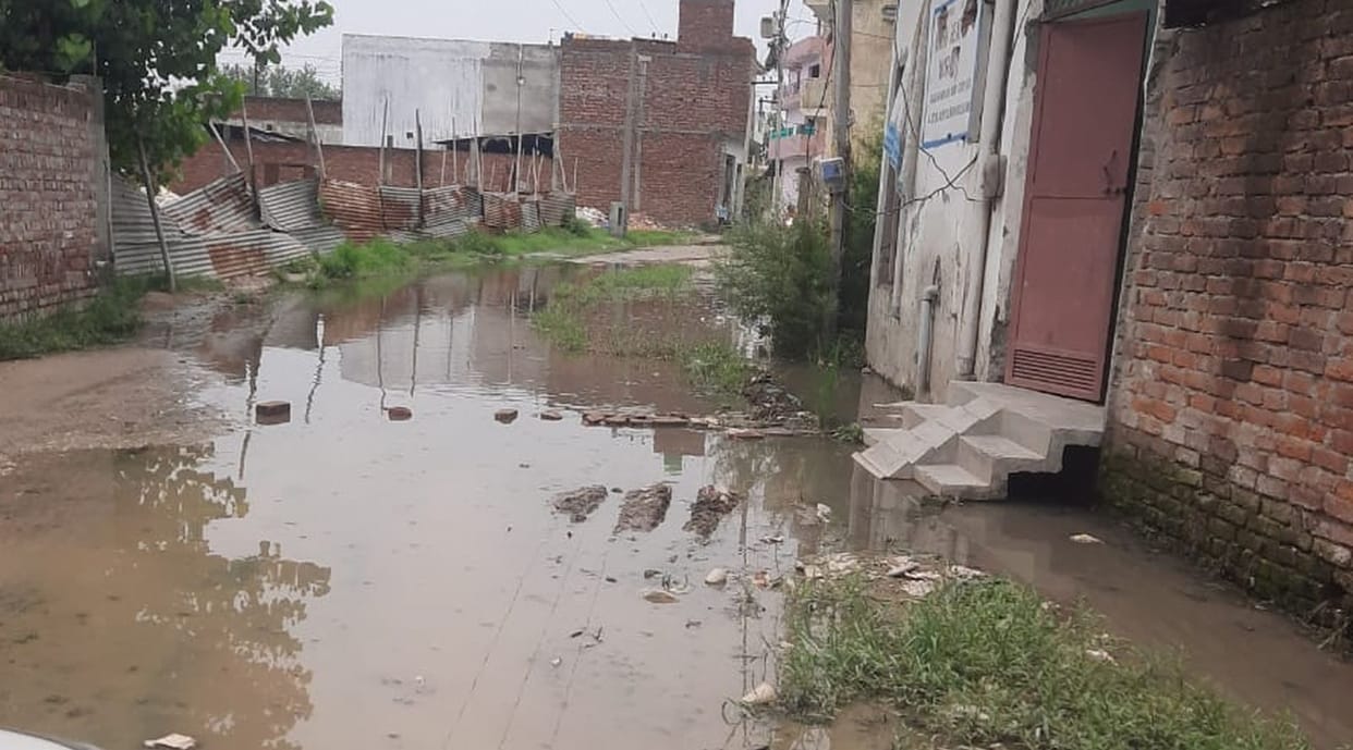 Water enters houses due to pond overflow