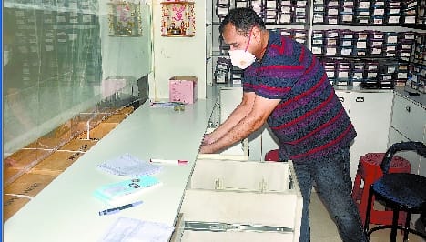 Two lakhs flown from medical store in Premnagar area