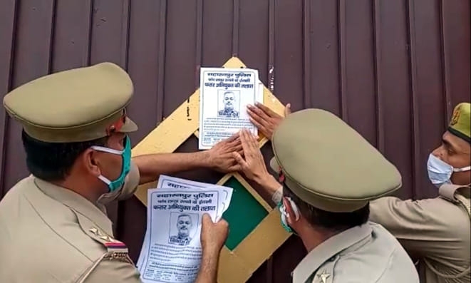 Pastes posters with a reward of five lakhs on Vikas Dubey
