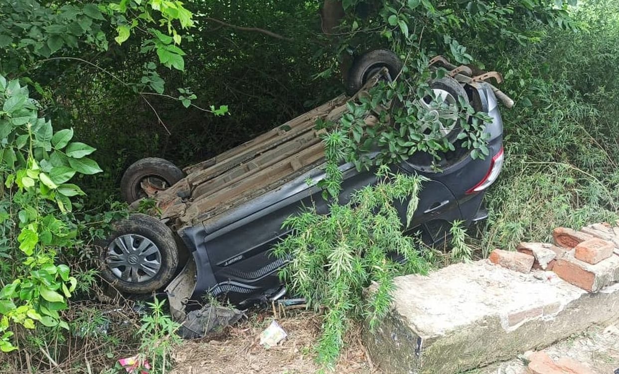 car fileped in farrukhabd one injured