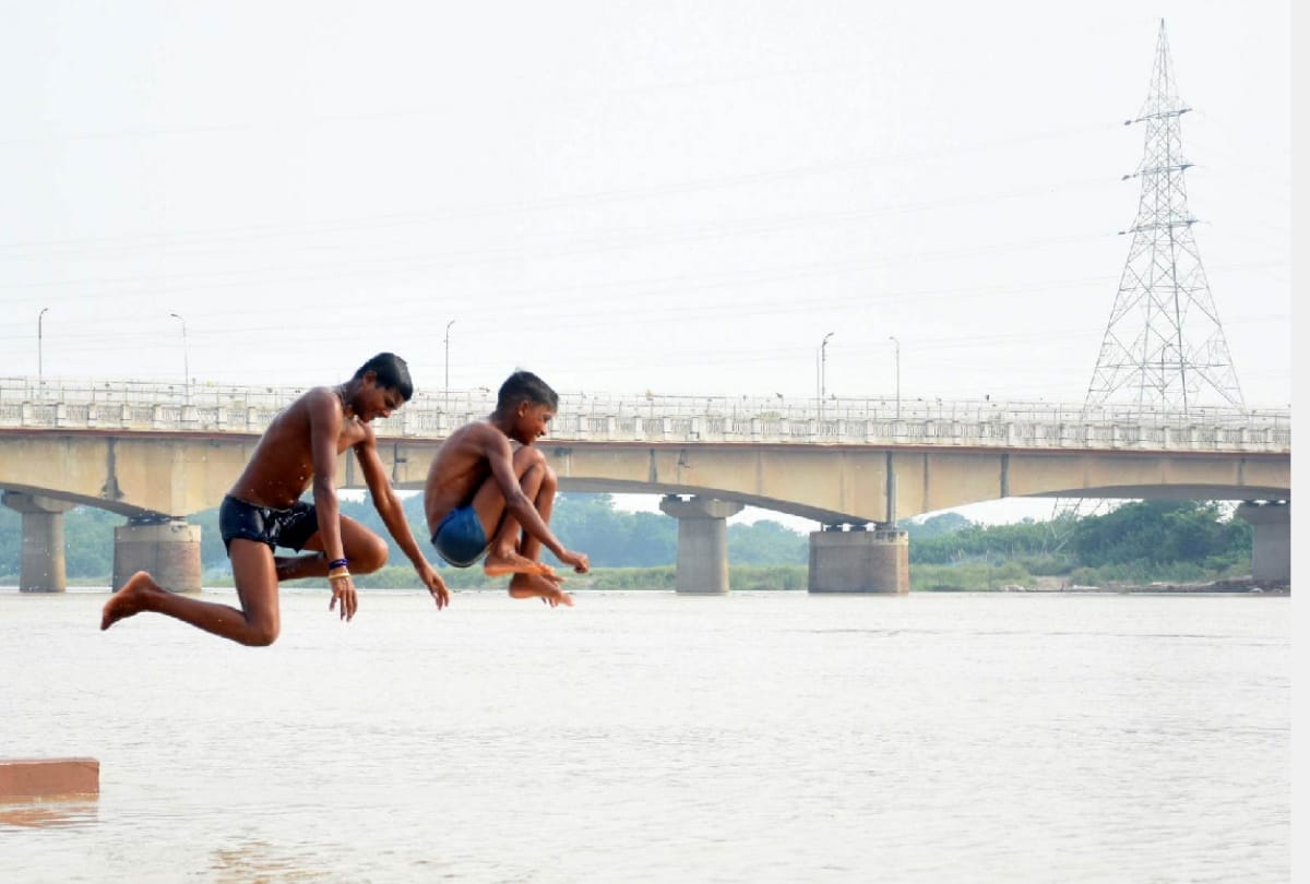 Gorakhpur Flood news: Ghaghra river near danger mark Administration warned and increased patrolling