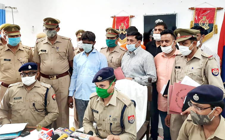 Reward accused of gang uprooting ATM caught