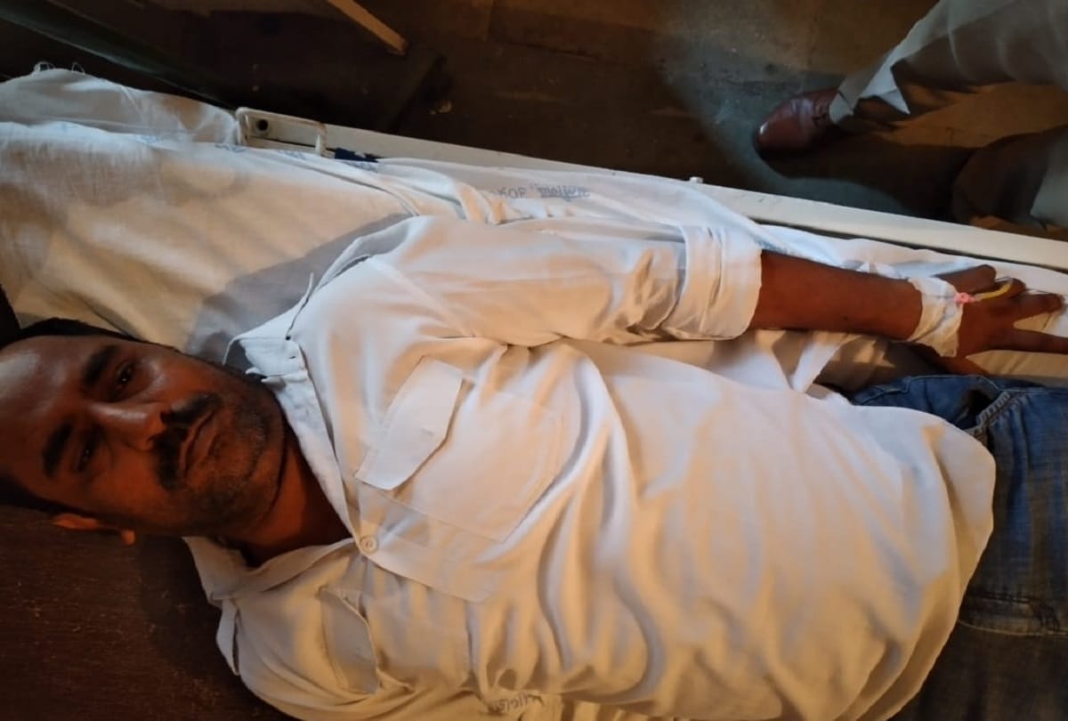 aligarh encounter between police and criminals 25 thousand bounty criminal injured one absconded