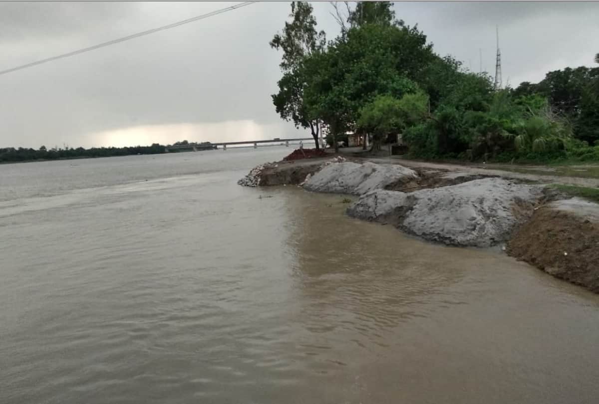 gorakhpur flood news: flood water enter in thirty village after increase in water level of rivers